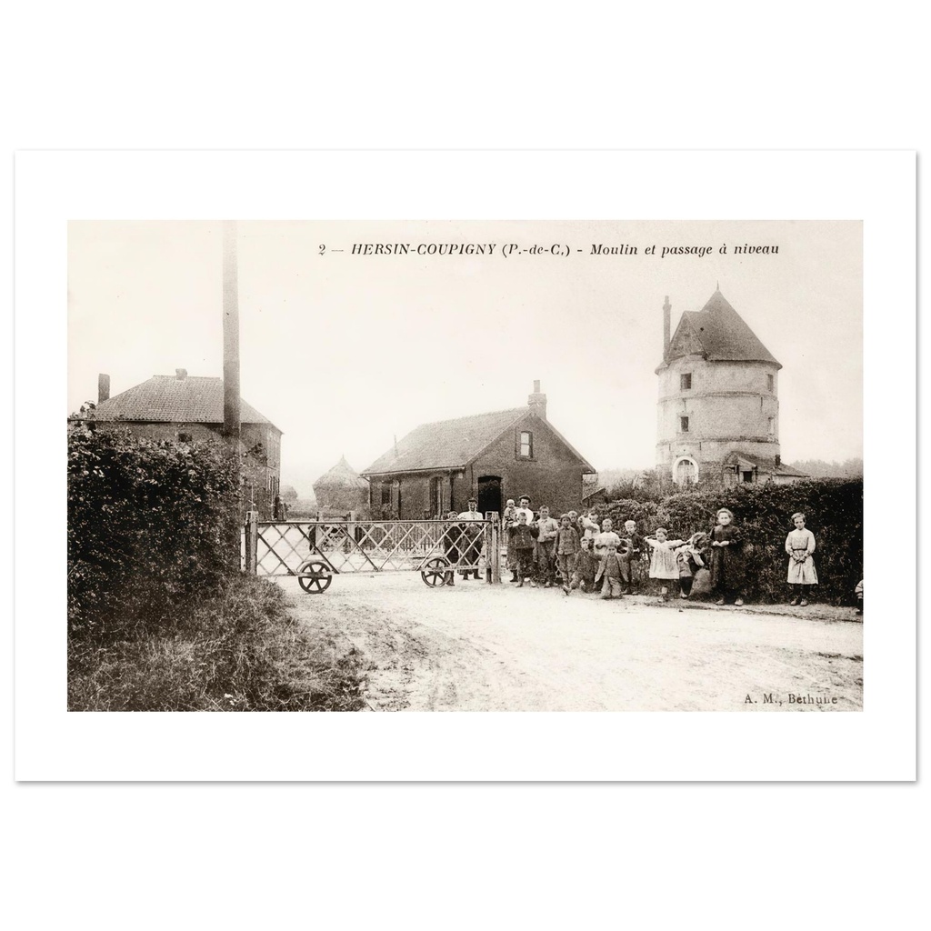 Hersin-Coupigny - Moulin et passage a niveau