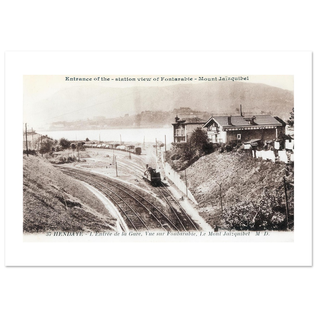 Hendaye l'entree de la gare, vue d'ensemble Fontarabie, le mont Jaizquibel