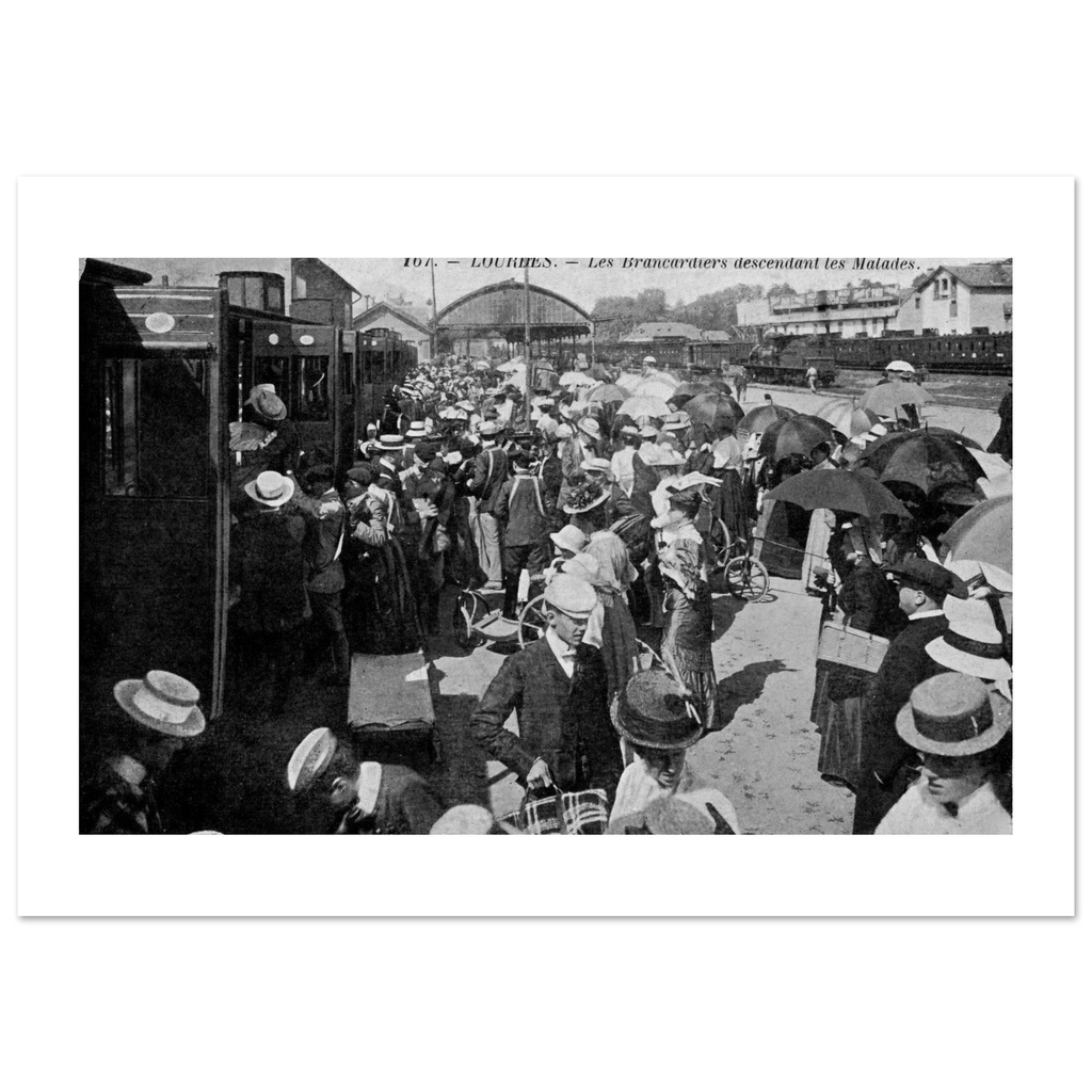 Lourdes - Brancardiers - la gare