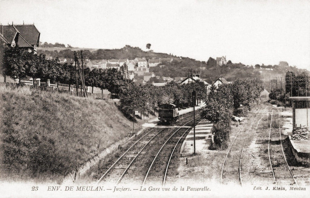 Env. de Meulan - Juziers - La gare vue de la passerelle