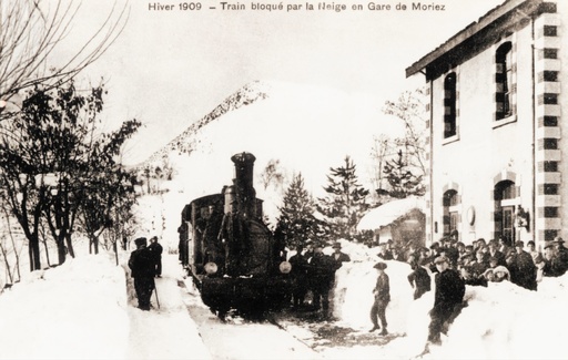 Hiver 1909 - Train Bloque par la neige en Gare de Moriez  Moriez - Jura - Franche comte - France