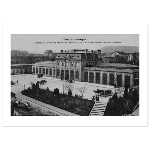 Toul - La Gare du Chemin de fer de l'est - Edifiee en 1895 - la route D'acces et a cour interieur