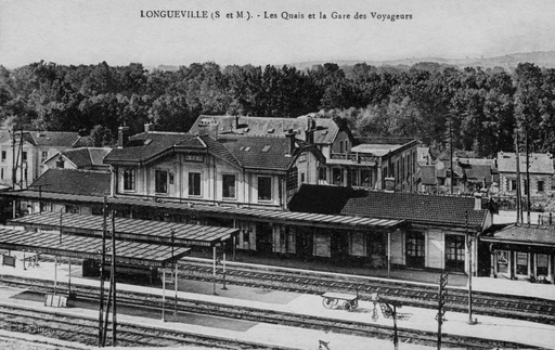 Longueville - la Gare le quai et les voyageurs