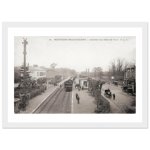 Montigny Beauchamps - Arrivee d'un train de Paris