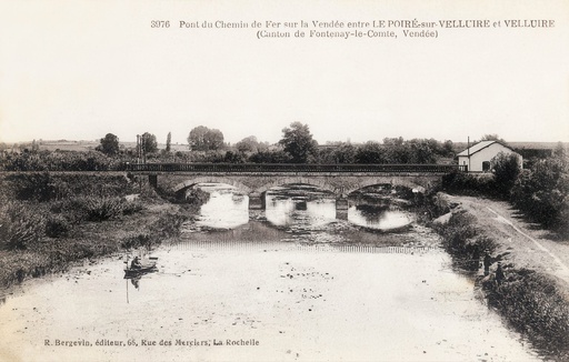 Pont du chemin de fer sur la vendee entre le poree-sur-Velluire et Velluire (Canton de Fontenay-le-Comte, vendee)