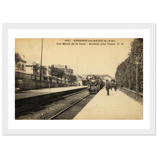 Enghien les Bains - les quais de la gare - arrivee d'un train