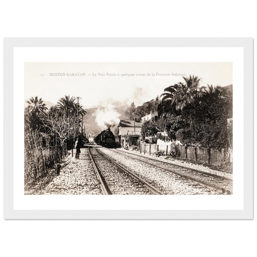 Menton Gavaran - La Voie Ferree a quelques metres de la Frontiere Italienne.
