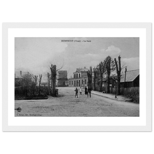 Domfront en Champagne - Sarthe - Pays de la Loire - France      La Gare
