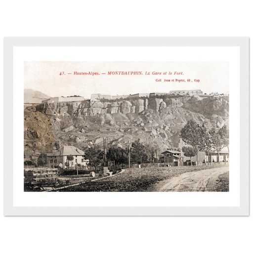 Hautes Alpes - MontDauphin, la gare et le Fort