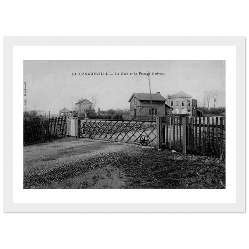 La Longueville - La Gare et le Passage a niveau