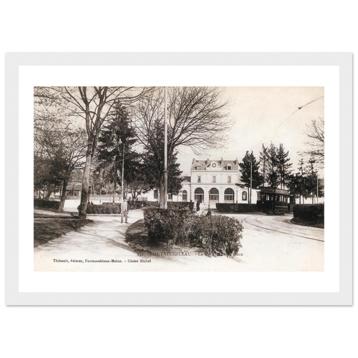 Fontainebleau - La Facade de la Gare