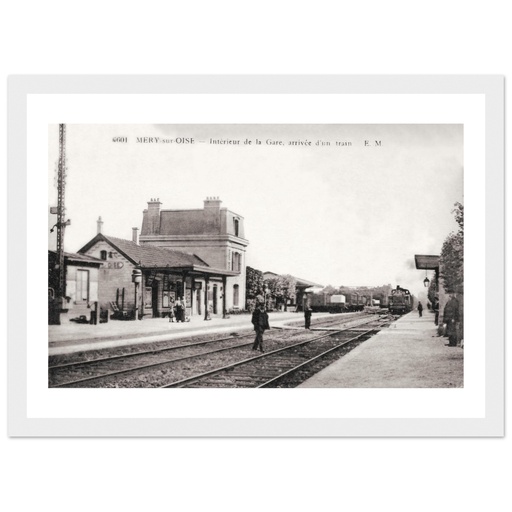Mery-sur-Oise - interieur de la Gare, arrivee d un Train