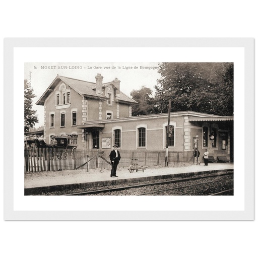 Moret-sur-Loing  -La Gare vue de la ligne de Bourgogne
