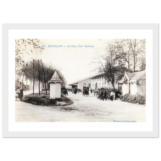 Aiguillon - la Gare, Cour Interieure