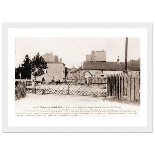 Nuits-Sous-Raviere - Vue prise du passage a niveau, dans la direction de l'Eglise - Le passage a Niveau se trouve sur la nationale N5 de Paris a Geneve, qui traverse tout le village dont elle forme la principale et presque unique rue. Nuit a l'epoque de la nouvelle division de la France. Appartient au canton de Bavierre qui comprenait Baviere, Cry, Fulvy, July, Nuits, Stigny et Villier les Hauts