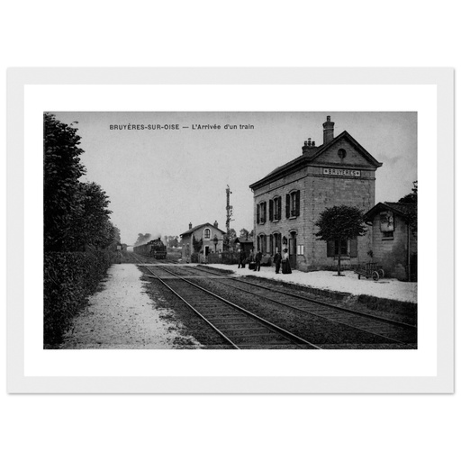Bruyères-sur-Oise - L Arrivee d un Train