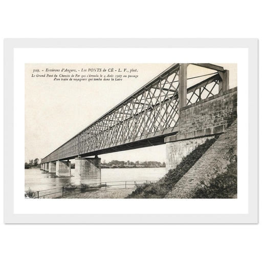 Environs d'Angers - Les Ponts-de-Ce , le grand Pont du chemin de fer qui s'ecroula le 4 aout 1907 au passage d'un train de voyageur qui tomba dans la Loire