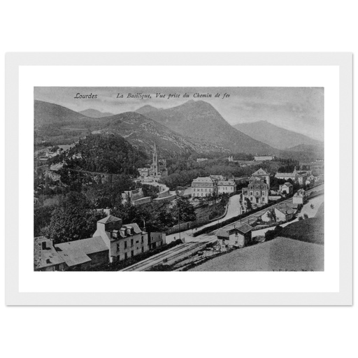 Lourdes - la basilique,vue prise du chemin de fer