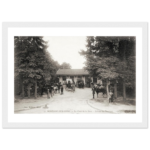 Montigny-sur-Loing - la Cour dela Gare - Arrivee des touristes