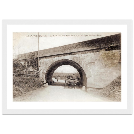 Vayres (Gironde) - Le pont Biais sur lequel passe la grande Ligne Bordeaux Paris