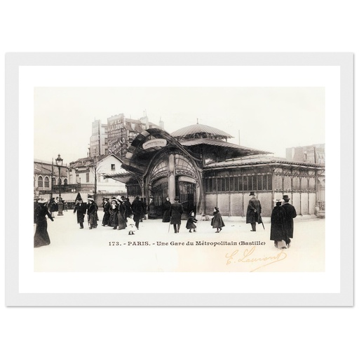 Paris -Une Gare de Metropolitain (Bastille)