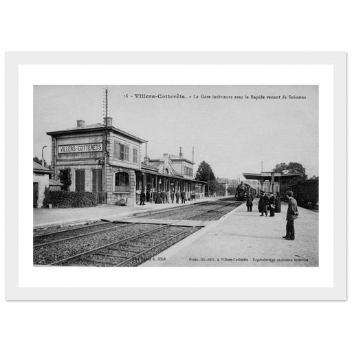 Villers-Cotterêts - La Gare interieure avec le Rapide venant de Soissons