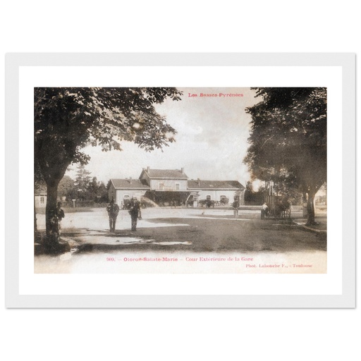 Olorott-Sainte-Marie - Cours exterieure de la Gare