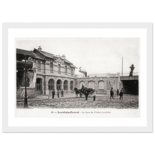 La gare de Levallois Perret , la gare de Clichy - Levallois