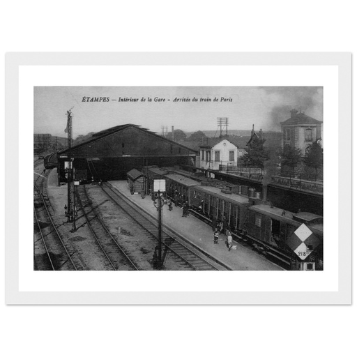 Etampes - Interieur de la Gare - Arrivee du train de Paris