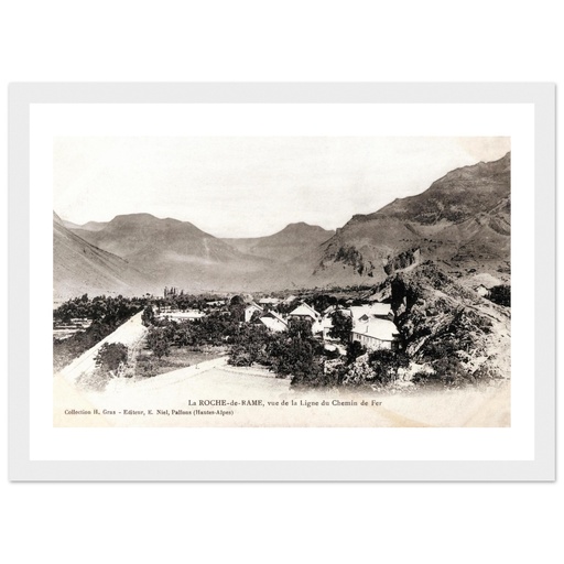La Roche de Rame - vue de la ligne du chemin de fer