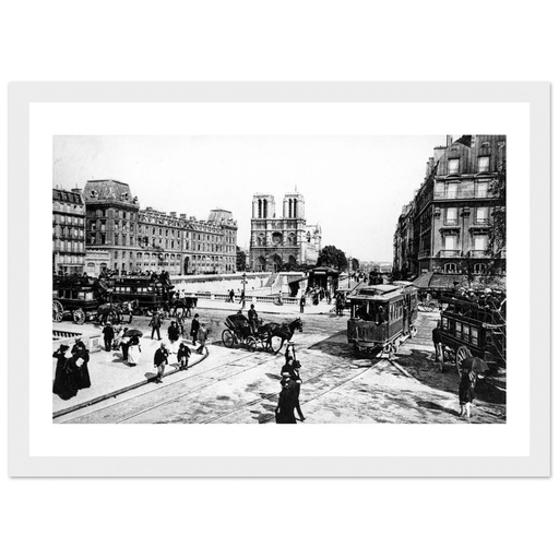 Paris La Place St Michel et Notre Dame