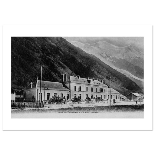 Chamonix-Mont-Blanc - La gare et le Mont Blanc