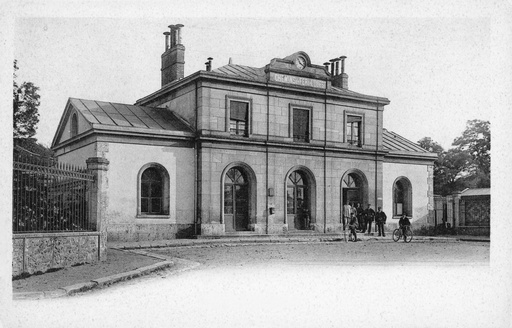 Éperon - La Gare